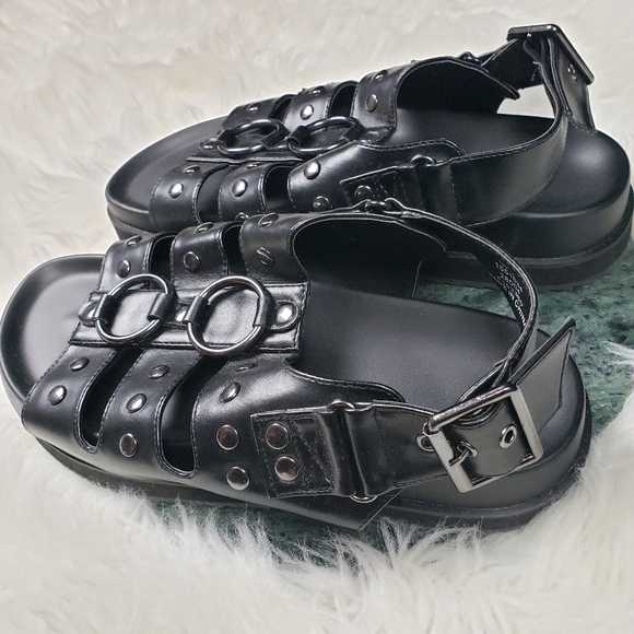 asos chunky sandal in black grunge - Picture 3 of 6